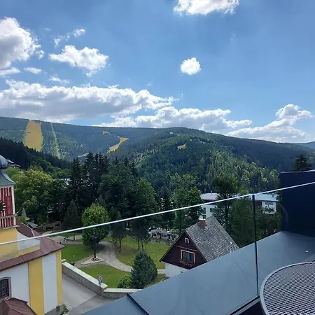 Daire With Mountain Views *